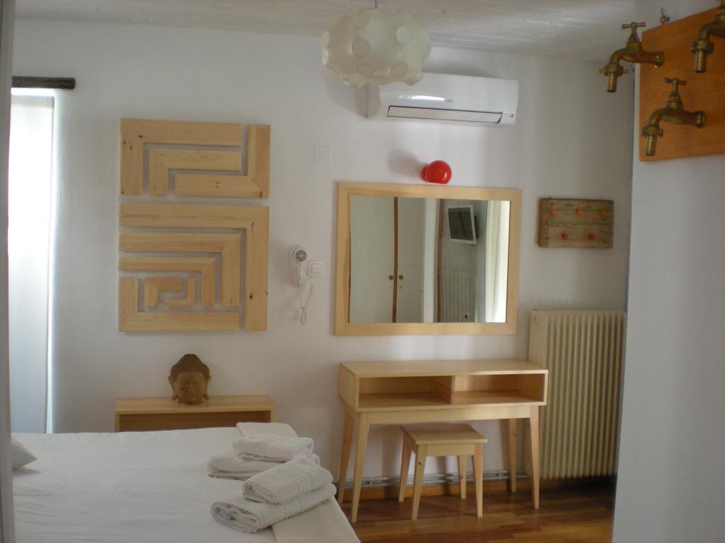 Manolis' House Aparthotel Скиатос Стая снимка